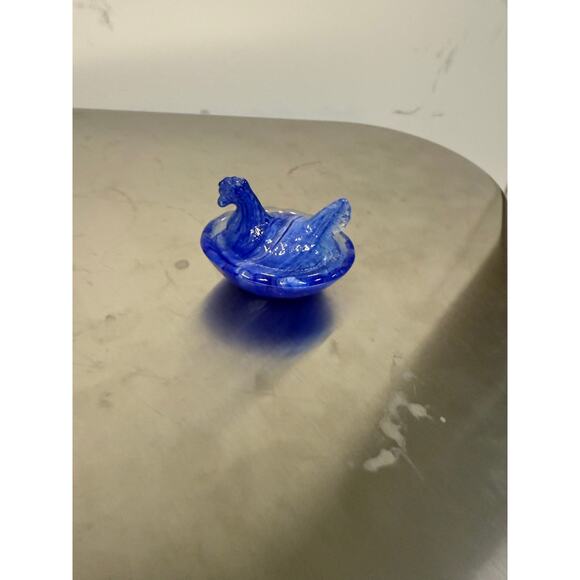 Cobalt blue swirl hen on nest salt cellar - Picture 3 of 3